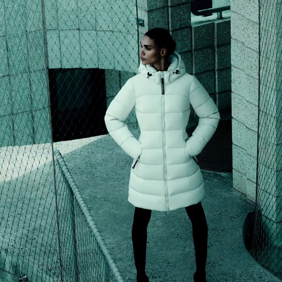 Aritzia The SuperSnug Puff™ Mid Goose Down Jacket in Matte Pearl - Picture 6 of 7